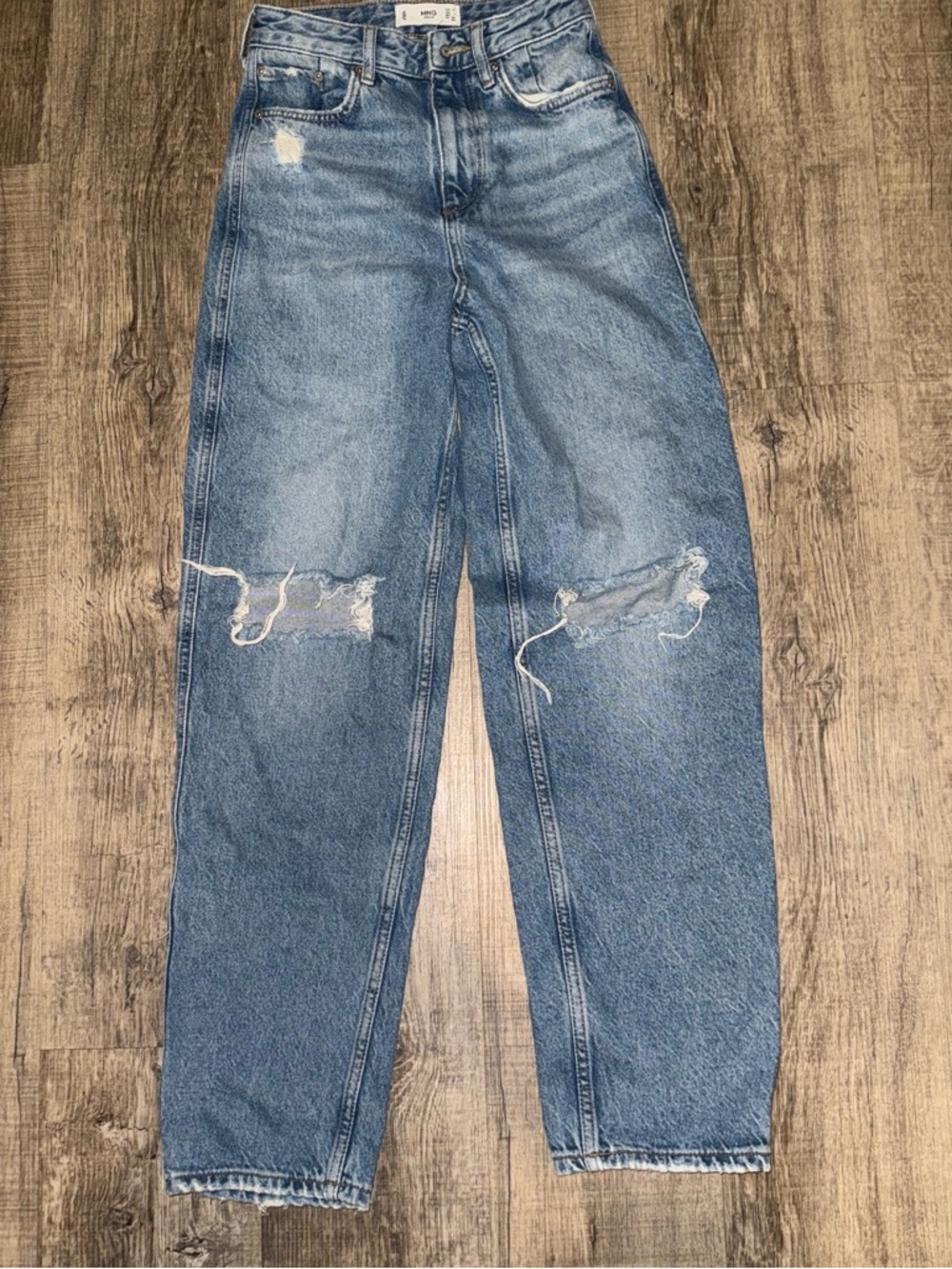 Women’s Straight-Leg Distressed Blue Jeans